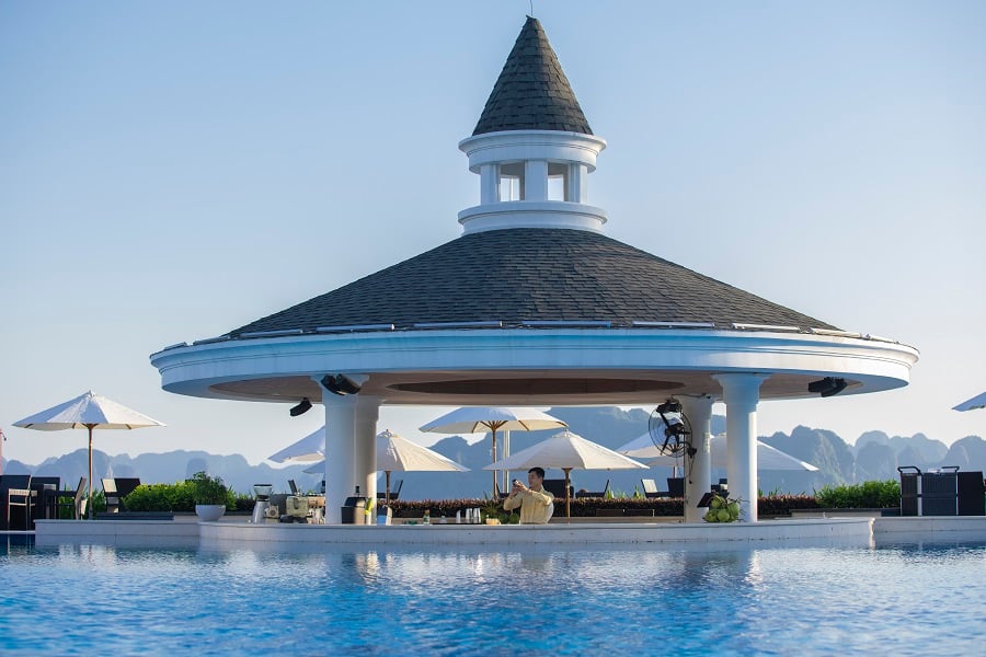 Pool Bar